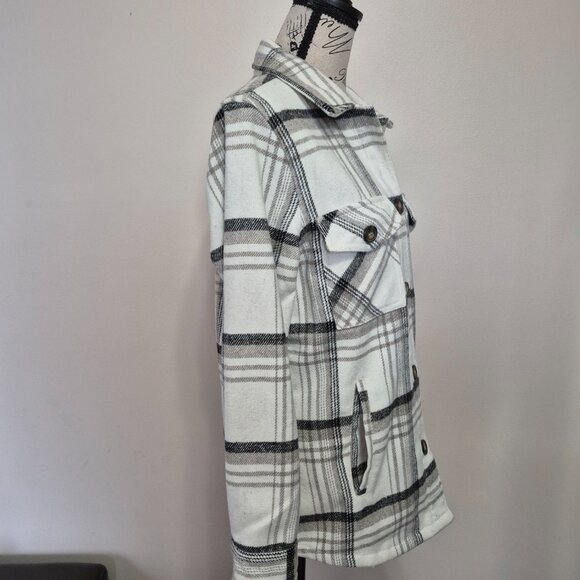 Shacket - Picture 5 of 11